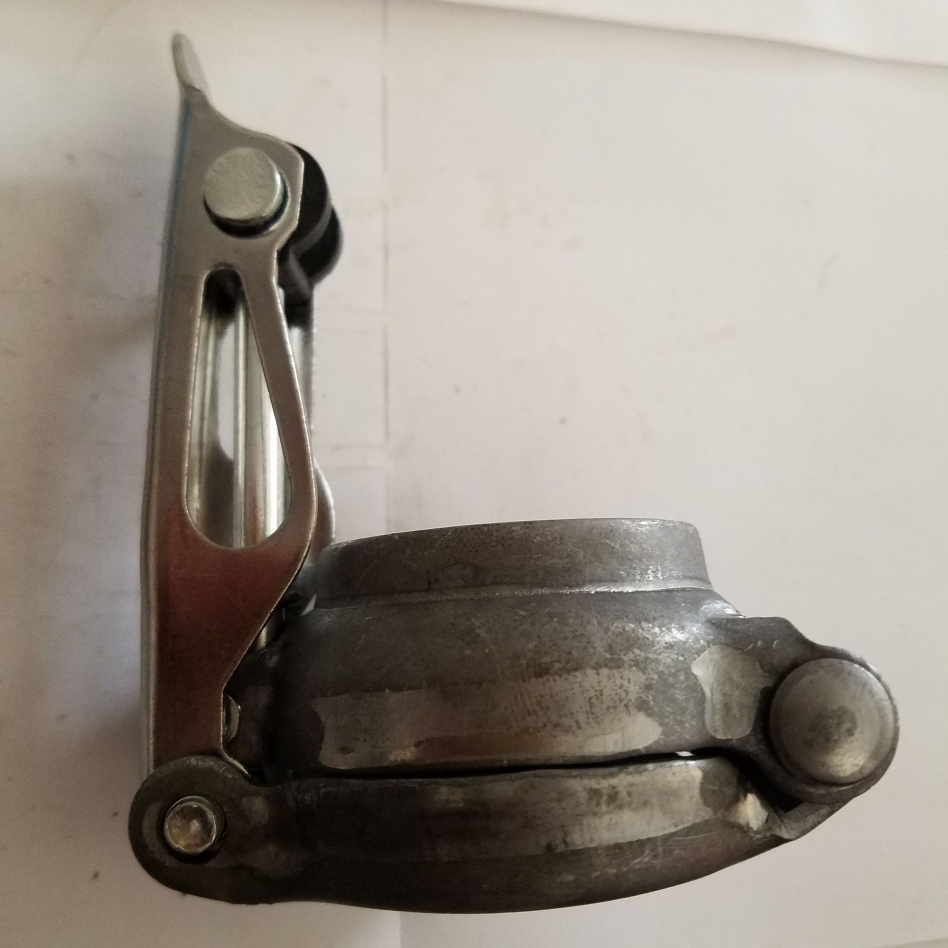 本色に部品がない