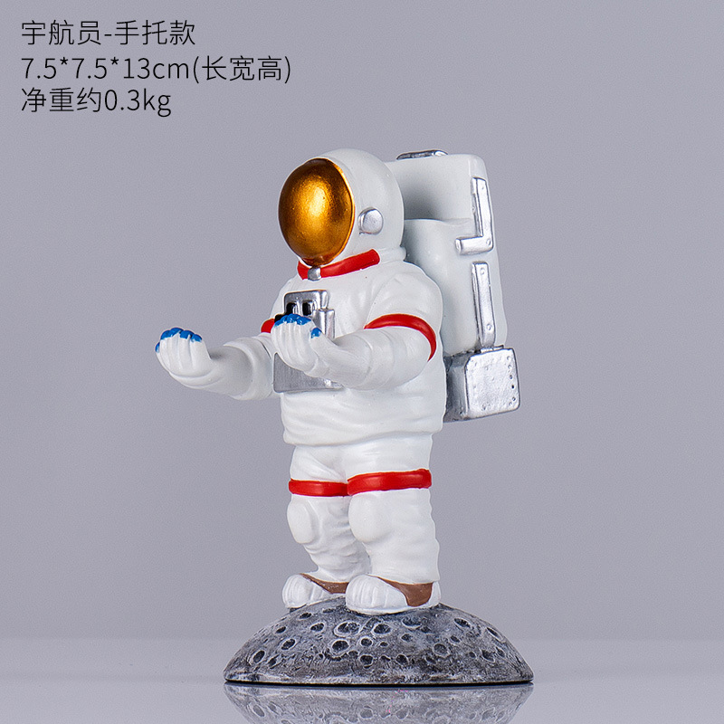 宇宙飛行士が手を伸ばす