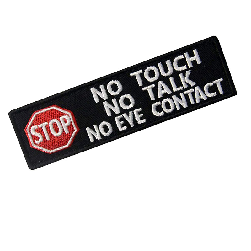 V00580-17 STOP 触れないでください (長い黒い背景に白い文字)