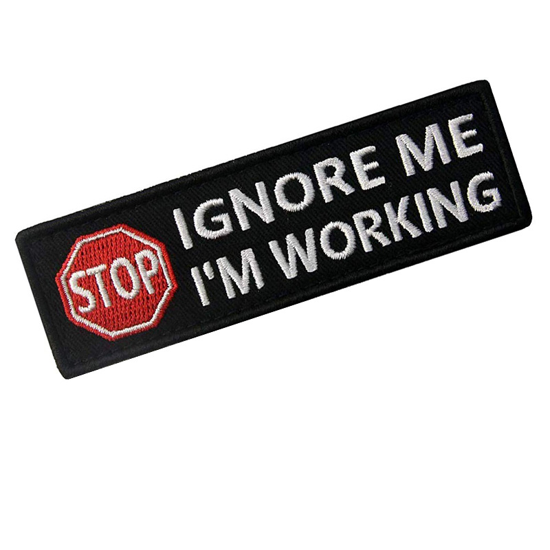 V00891-4 犬バッジ(IGNORE MEロングストリップ)