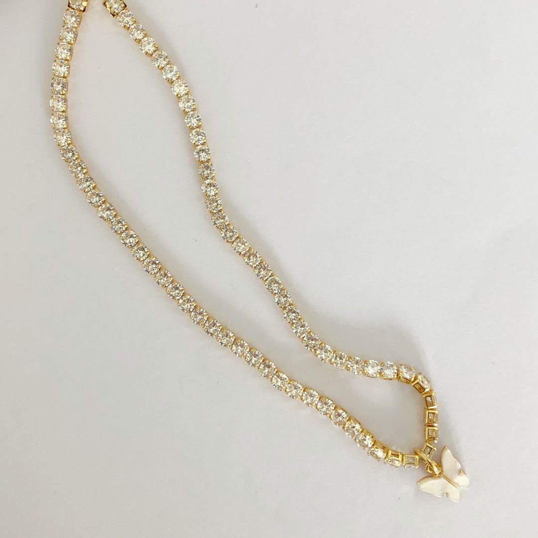 金色ジルコン鎖 + 白い蝶ネクタイ
