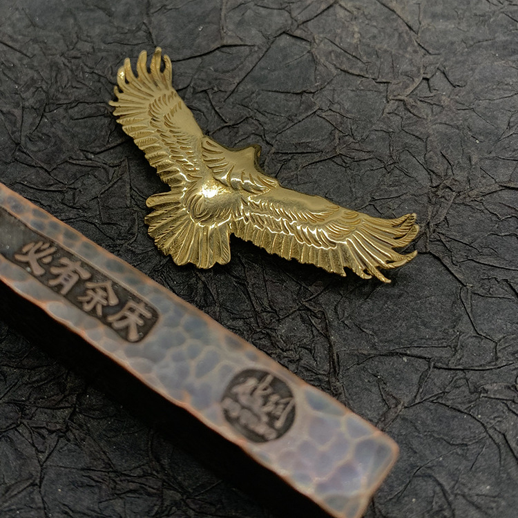 真鍮の鷹のペンダント