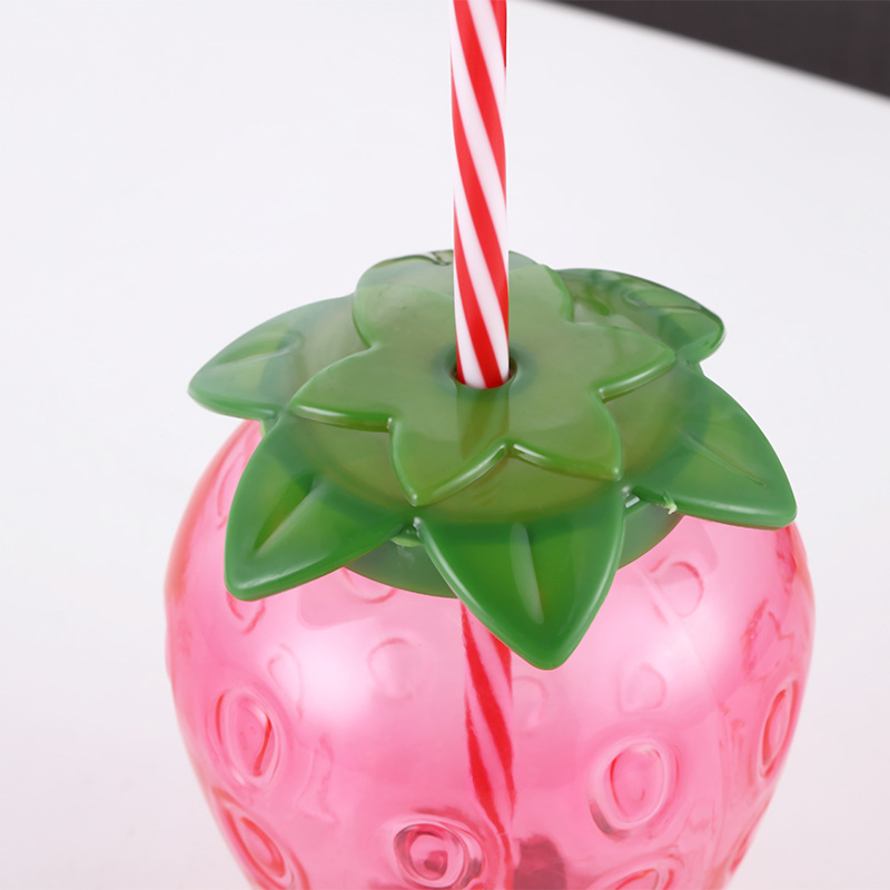 ピンクのイチゴカップ
