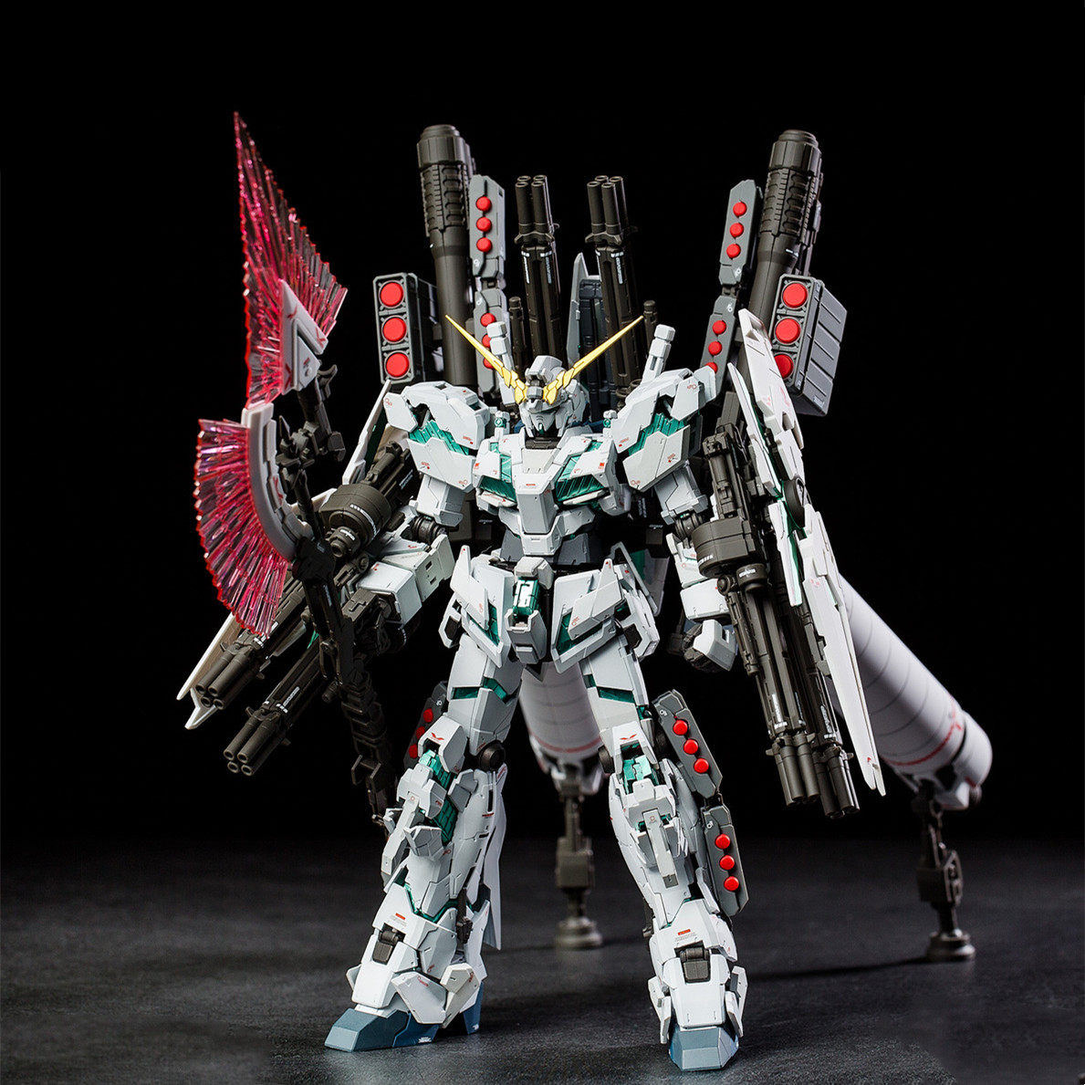 完全装備のユニコーン + 武器