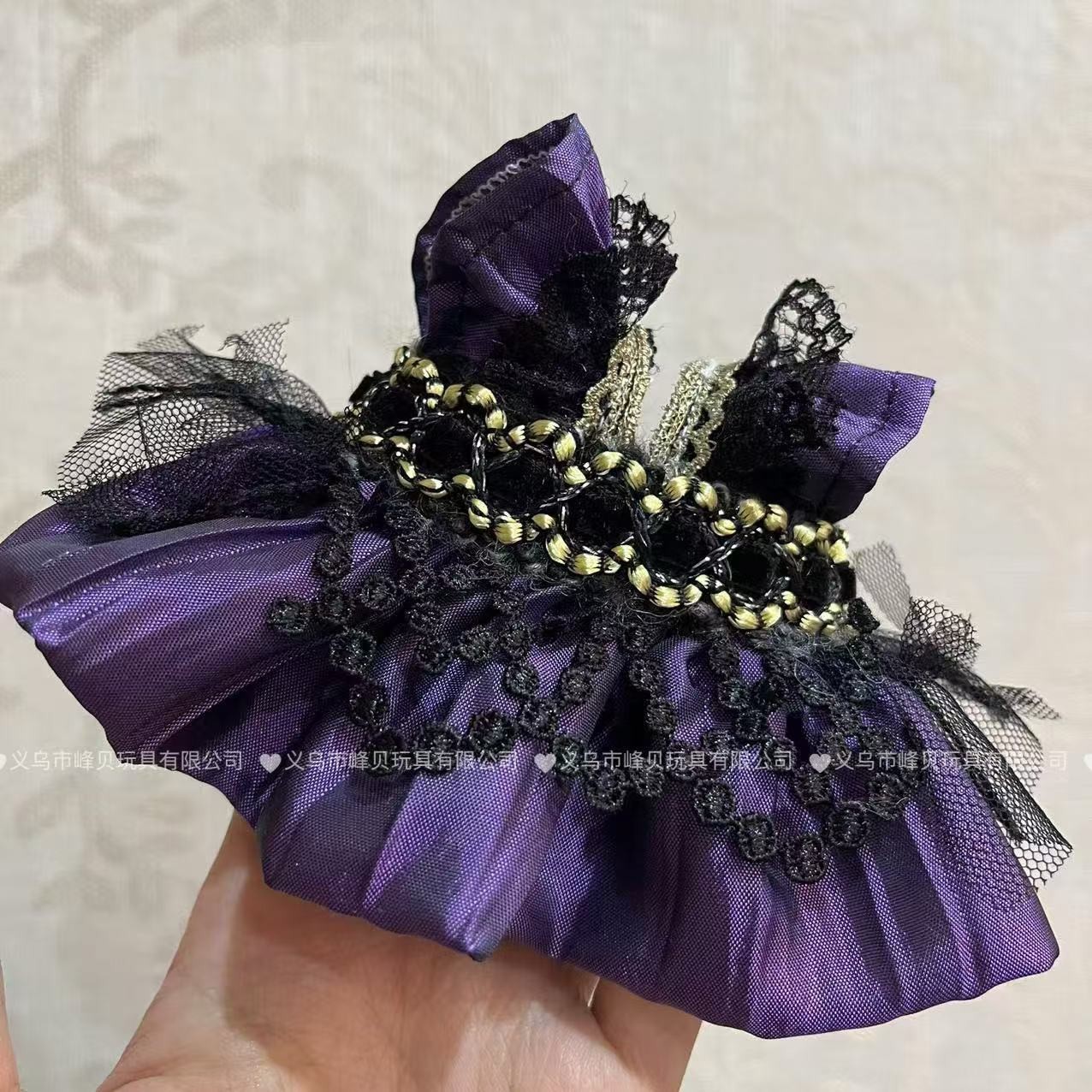 紫と黒のレースのプリンセスドレス