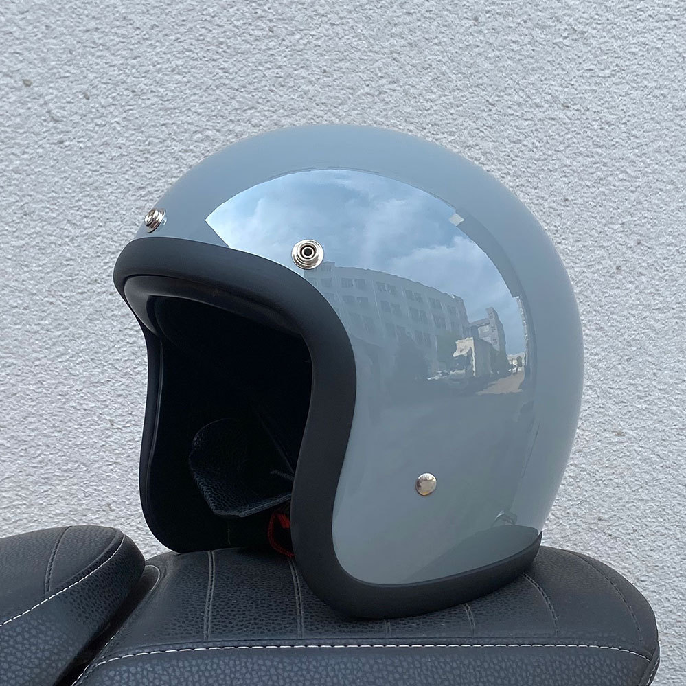 セメントグレー