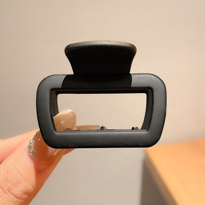 黒の四角いクリップ約5cm