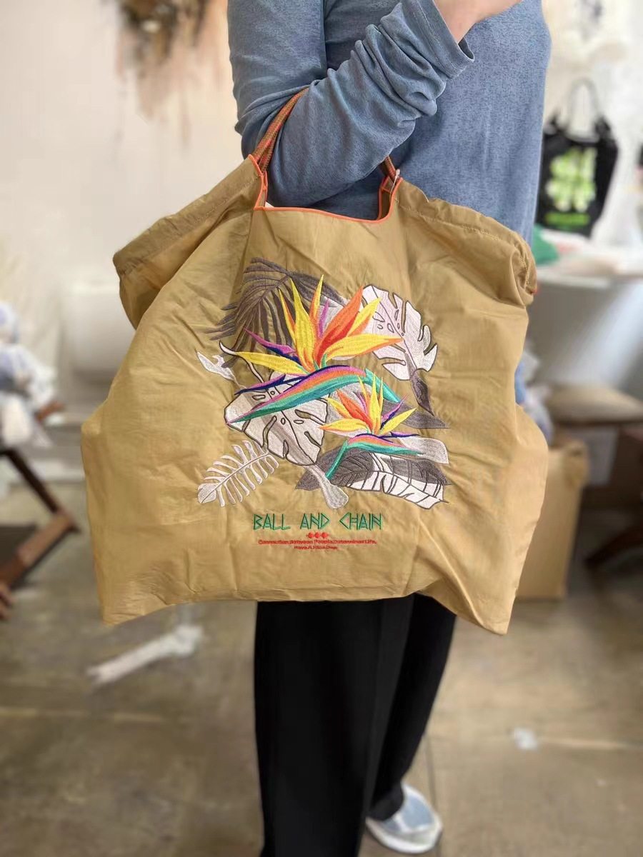 カーキ・熱帯雨林