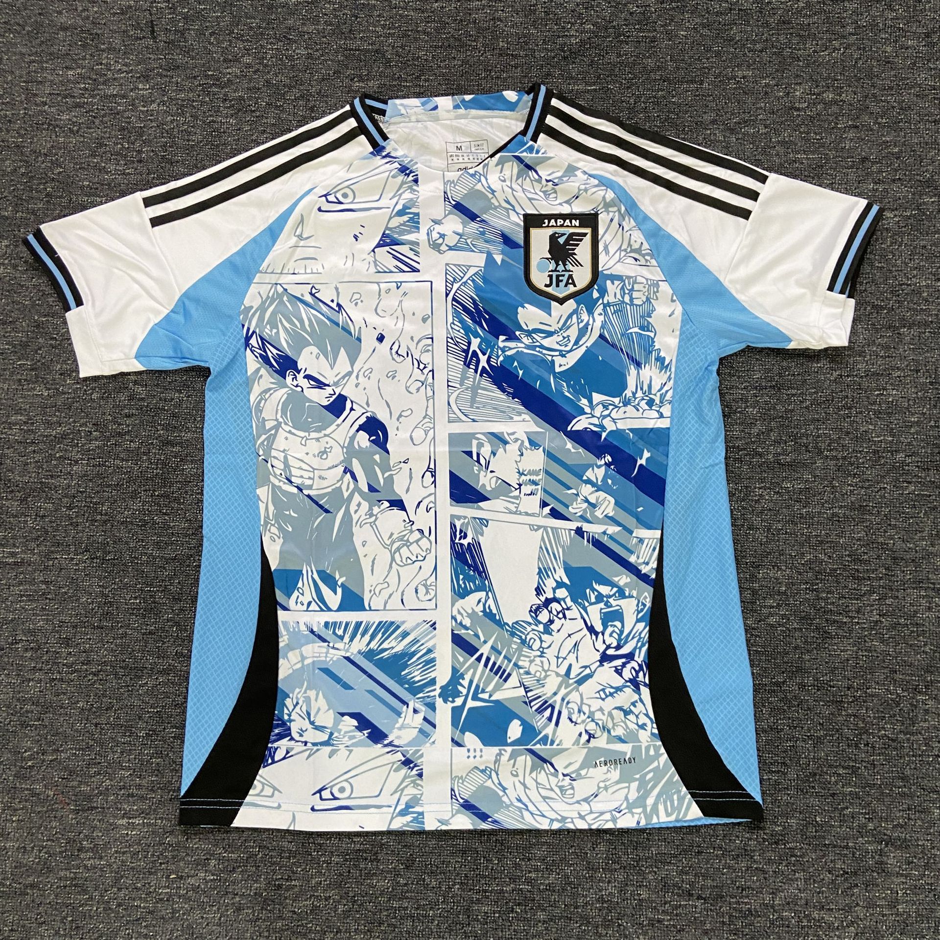 日本の青と白のドラゴンボールバージョン