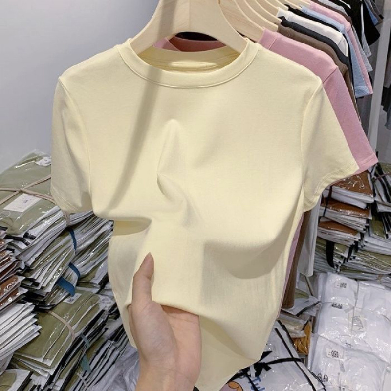 クリーム色