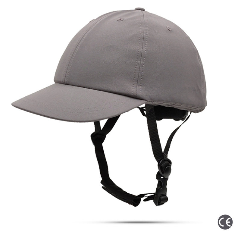 グレーのキャップ