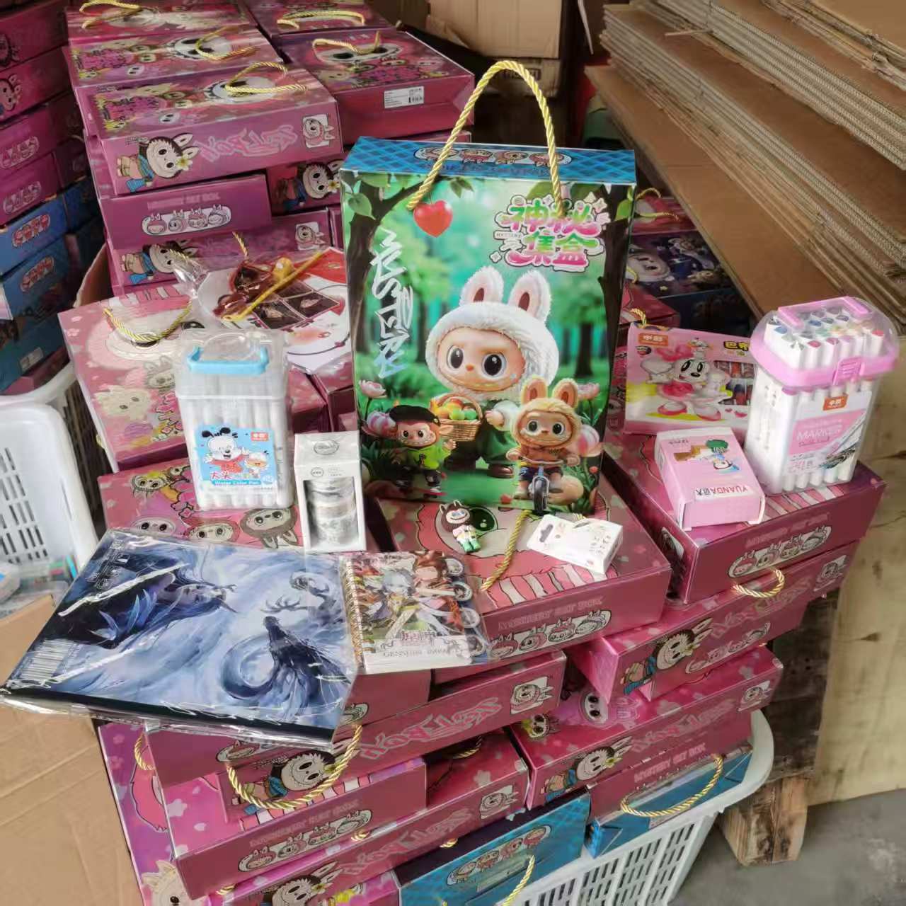 319 Labubu ブラインドボックス 30*21CM (1 箱あたり 80 ボックス)