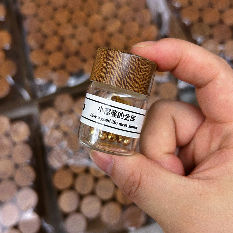 茶色の模様のSサイズ - 無料ステッカー、約120カプセル入り