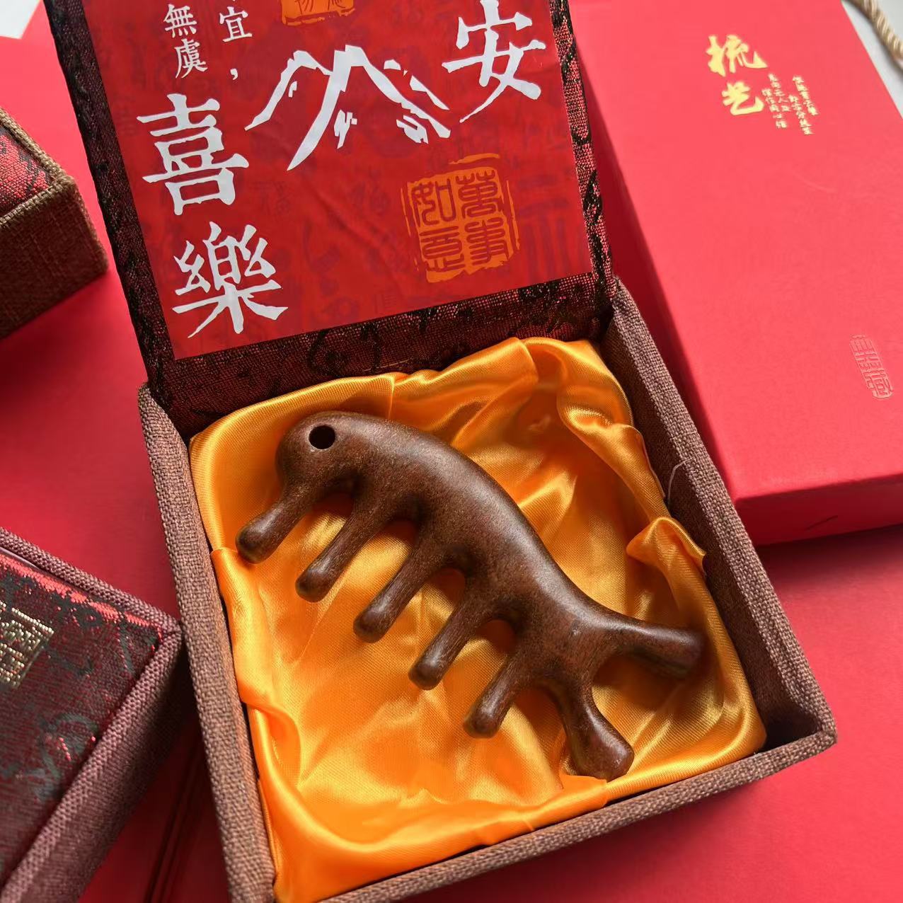 平和と喜びのタツノオトシゴのバックル