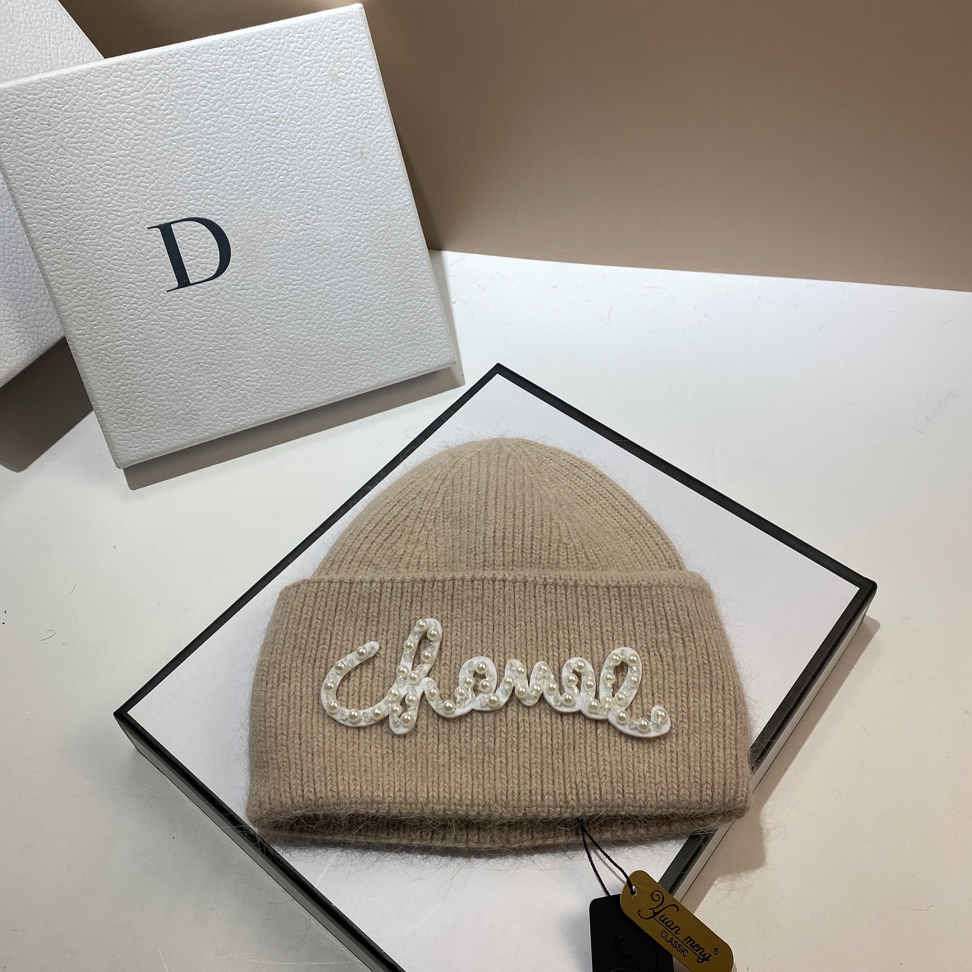 キャメルケース + 白アルファベット