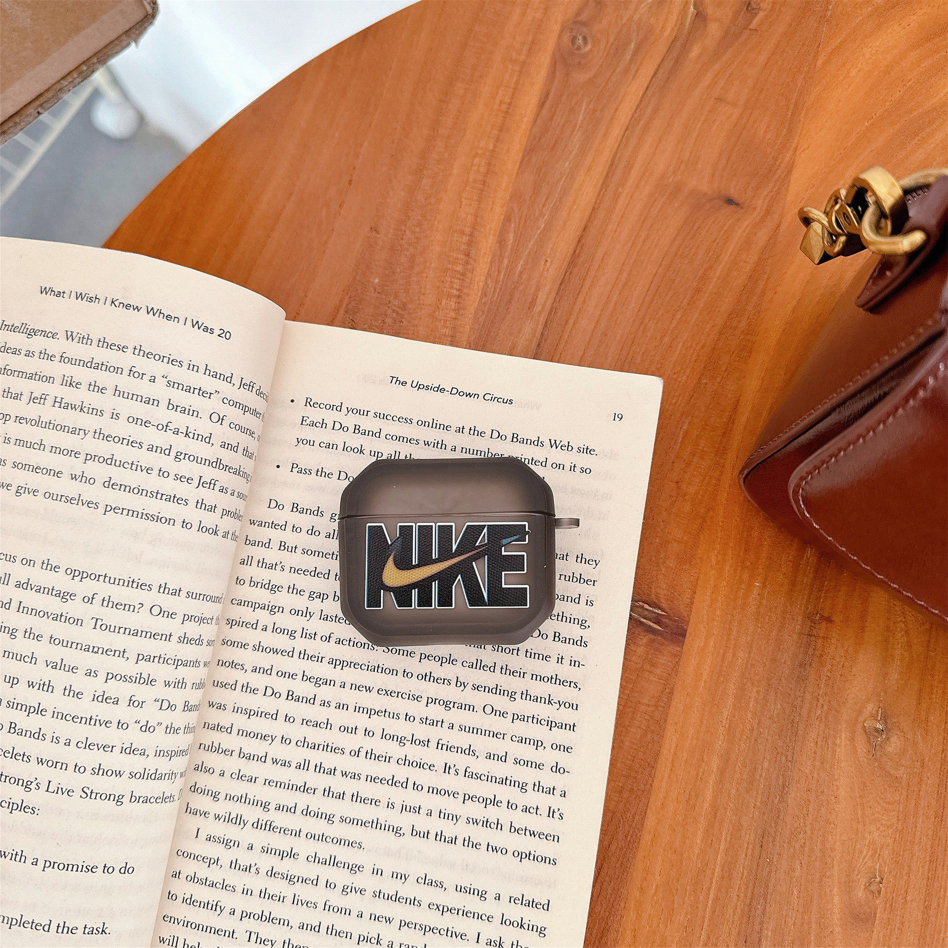 図 12 に示すように (スプリング バックル付き)