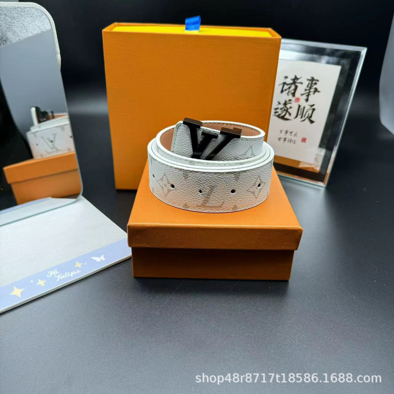 純白の花黒ボタン