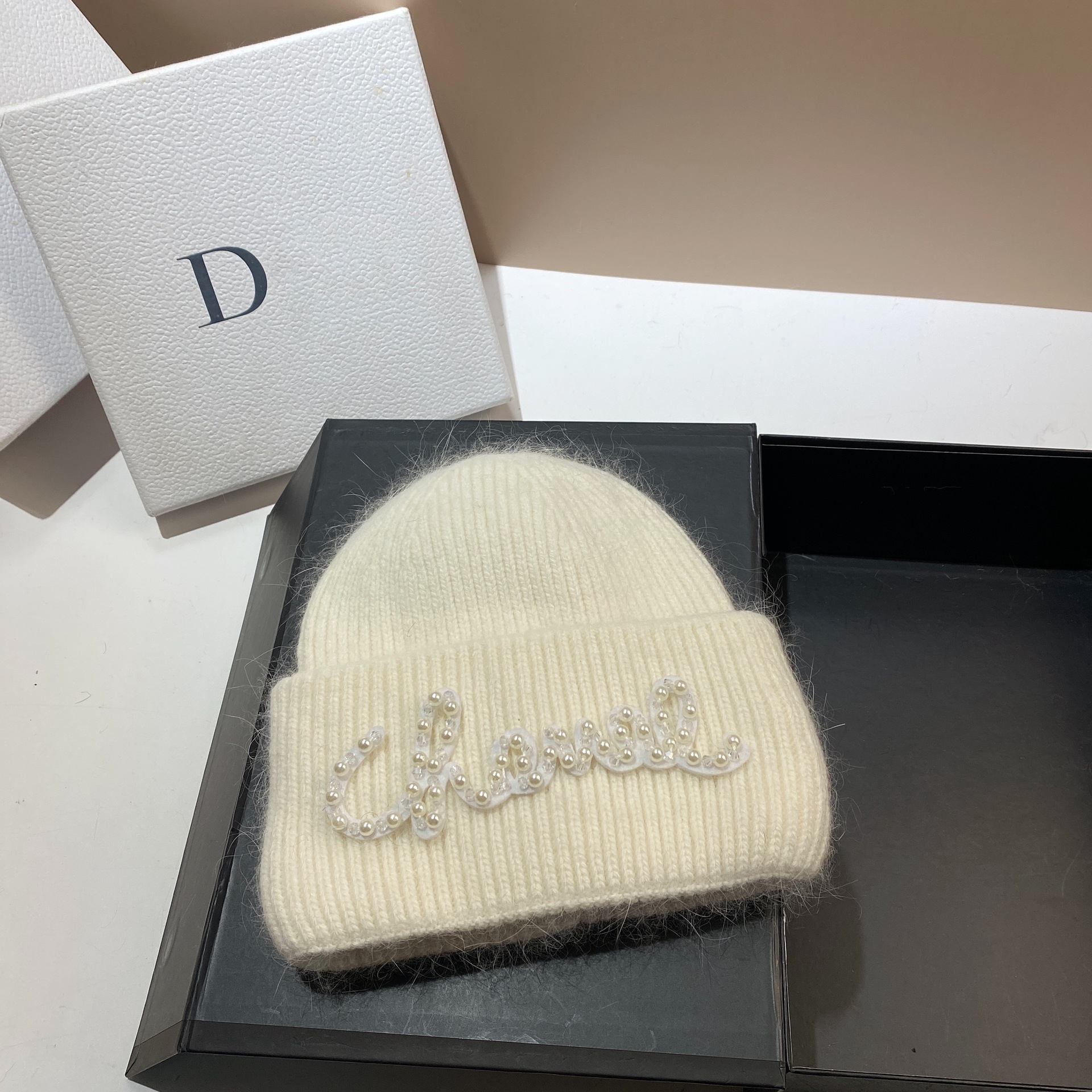 白 + 白アルファベット