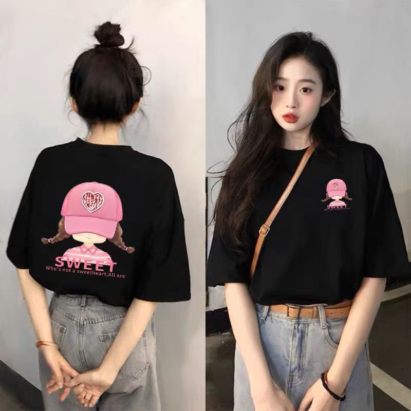 黒ピンクの帽子の女の子【前後写真】