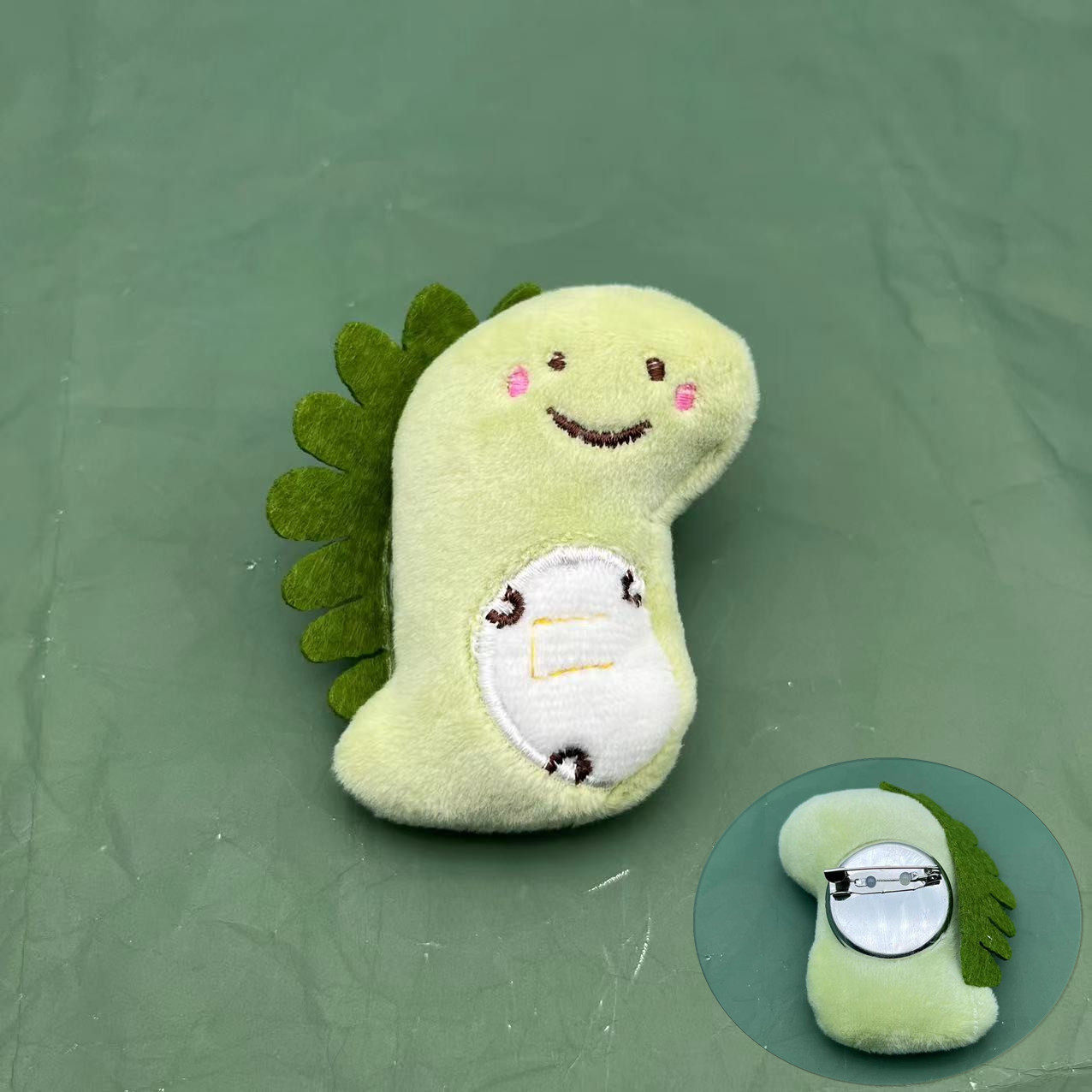 91*-キリン グリーン [ブローチ]