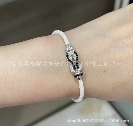 ミディアム フィギュア バックル ホワイトゴールド パンダ ホワイト ロープ