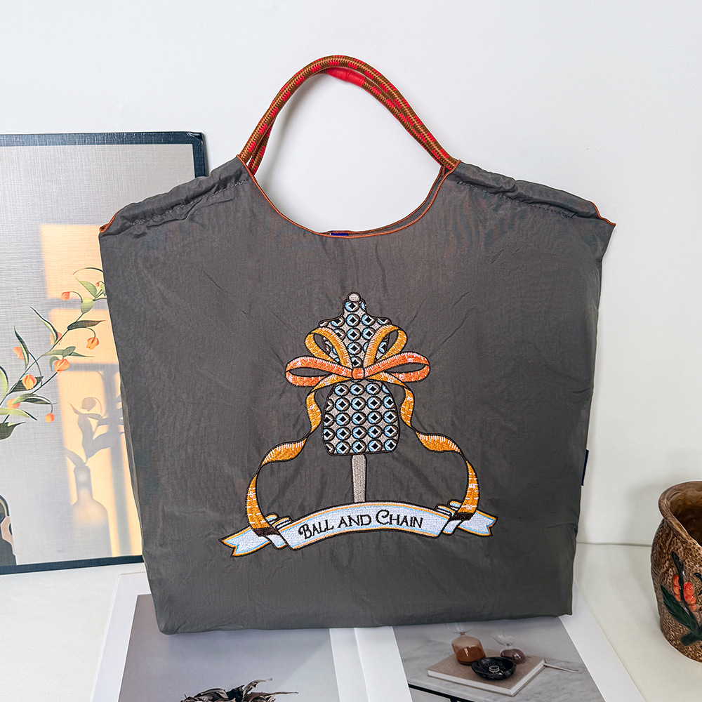 ダークグレーのチャイナドレス