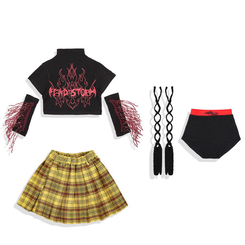 03.黒のトップス+プリーツスカート+ソックス+レギンス