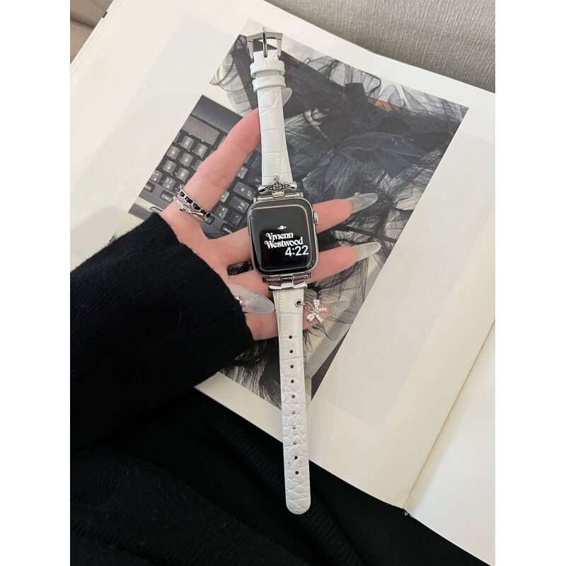 白い銀のボタン