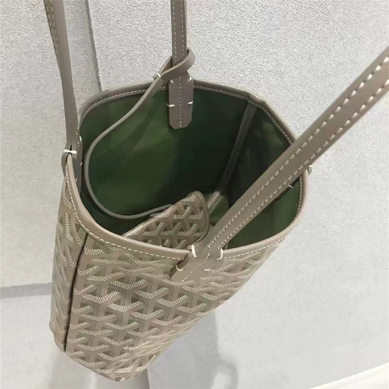 灰緑色