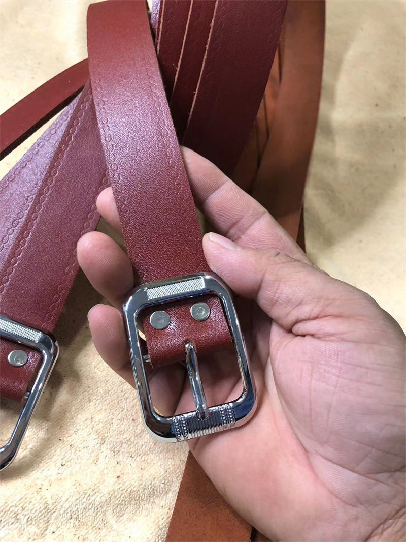 4.0鉄線バックル牛革赤色連体