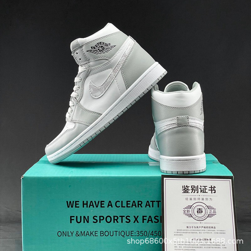 AJ1 ハイトップグレーと白の迷彩
