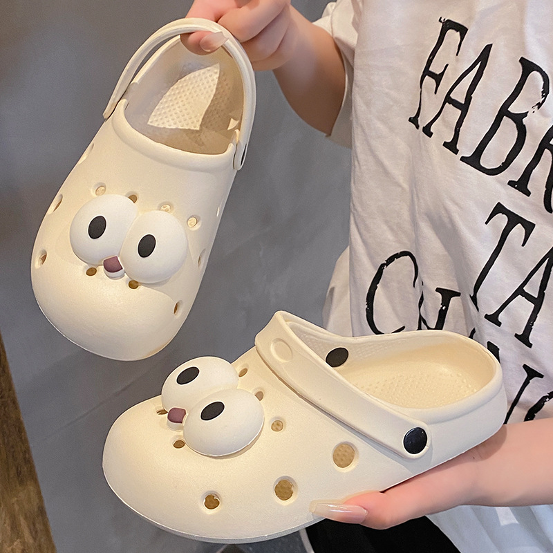 オフホワイトの寄り目∷