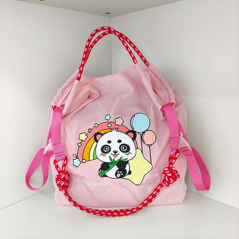 パンダが竹を食べる ピンク（肩紐なし）