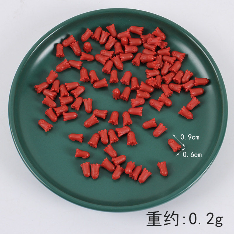 0.9cmの小さな赤い8本爪