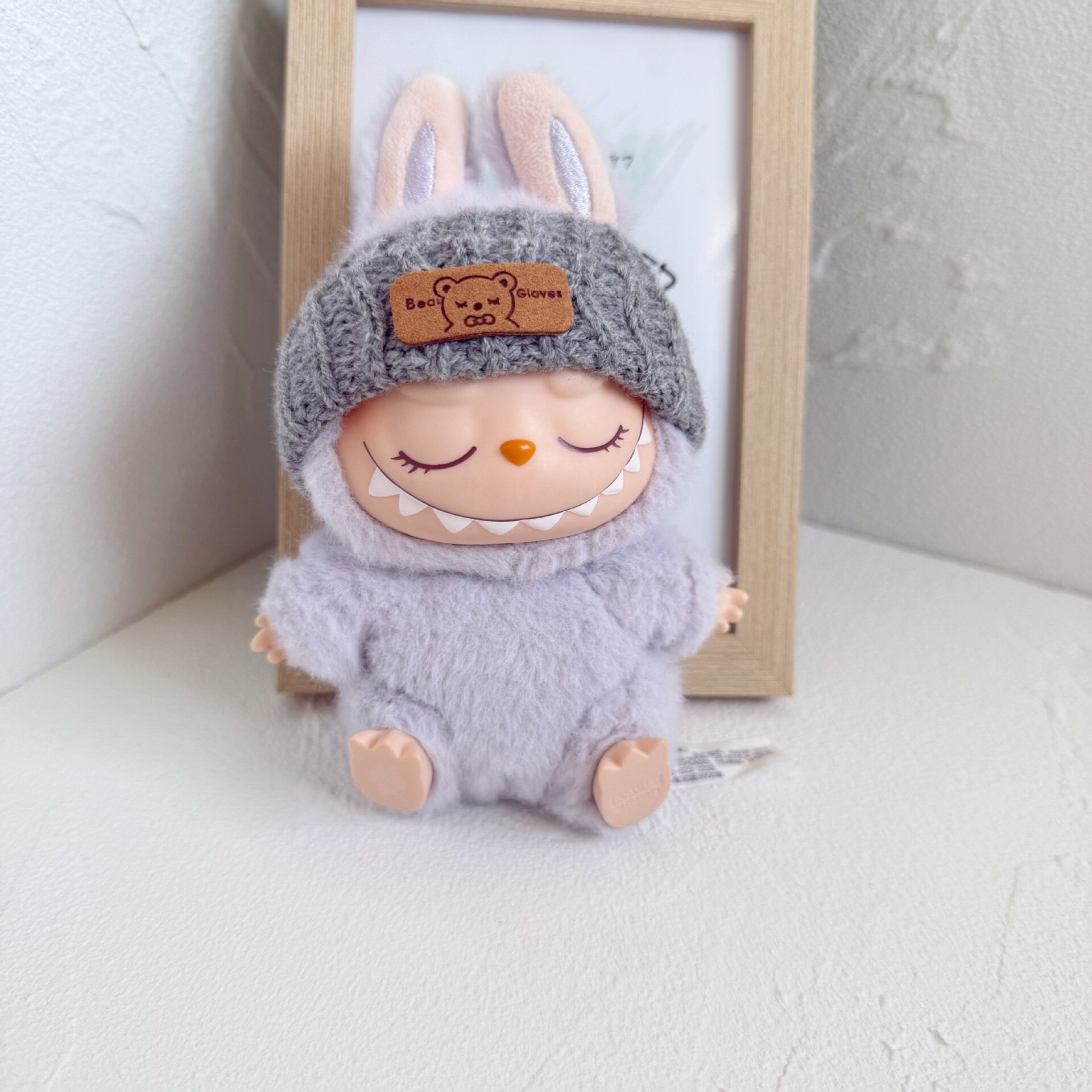 クマのロゴのグレーの帽子