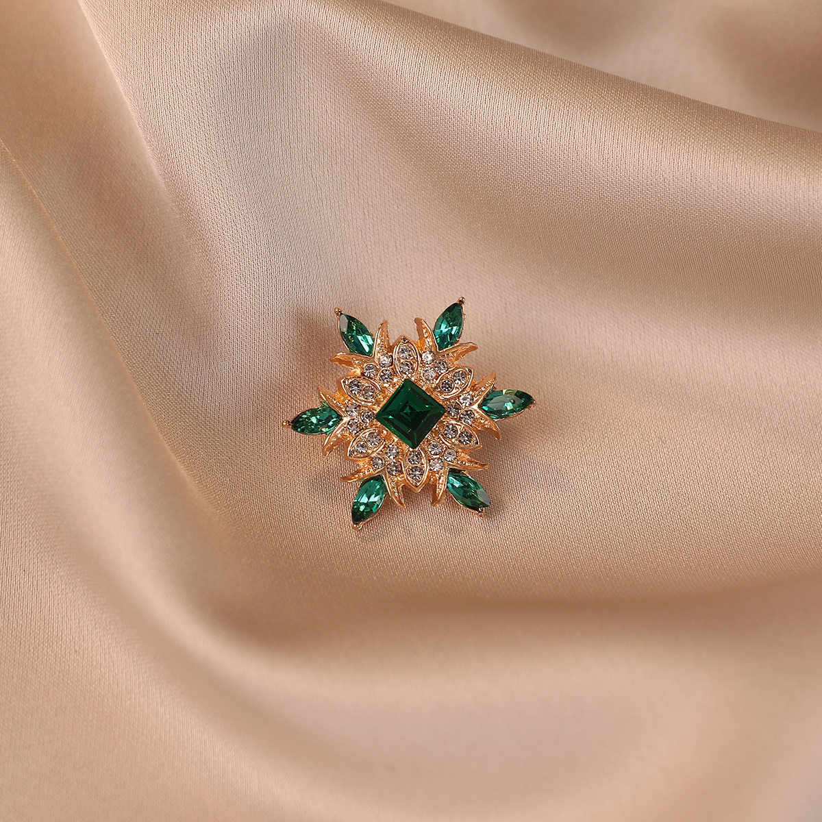 No.587 緑の花びら