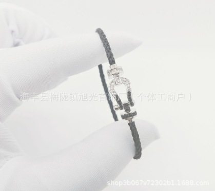 ミディアム ホースシュー バックル ホワイト ゴールド パンダ ブラック ロープ