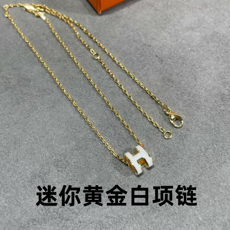 ミニゴールドとホワイトのネックレス