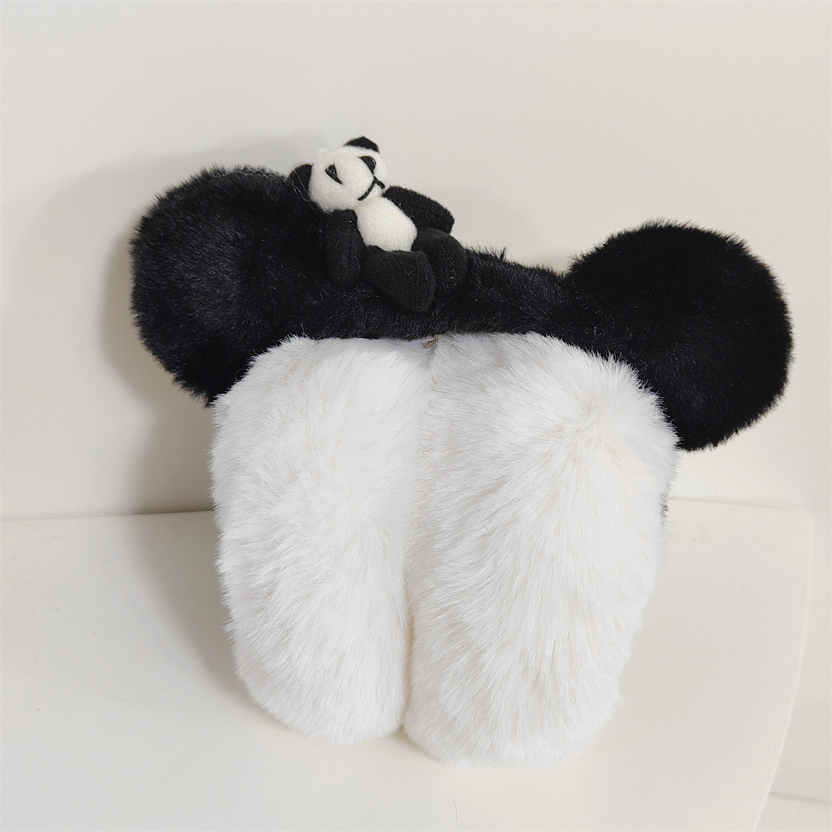 黒耳レッサーパンダ