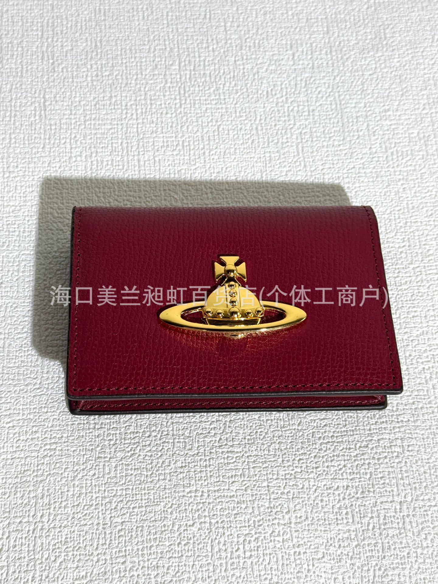 赤いピッグスキンのカードケース