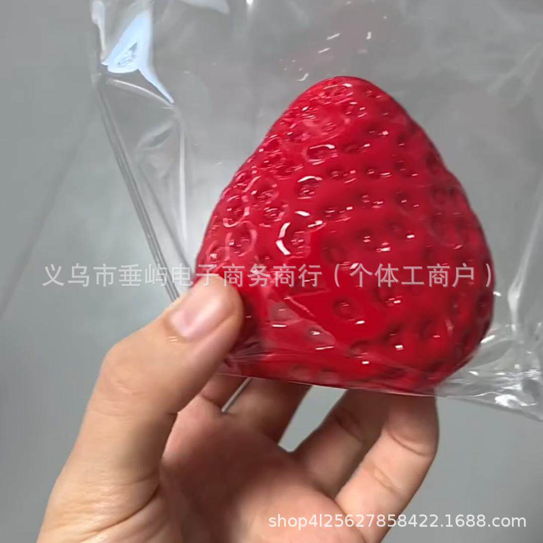 ストロベリーレッド