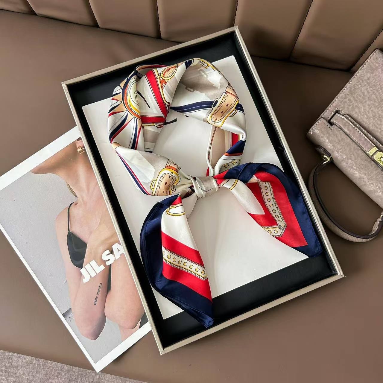 赤と青のベルト