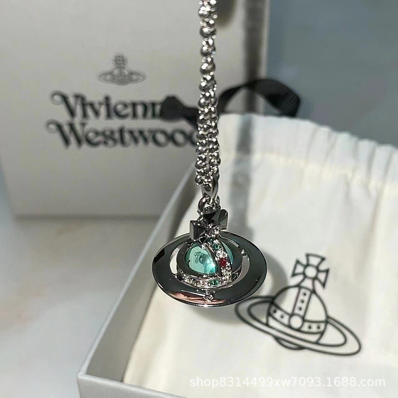 小さなミントグリーン