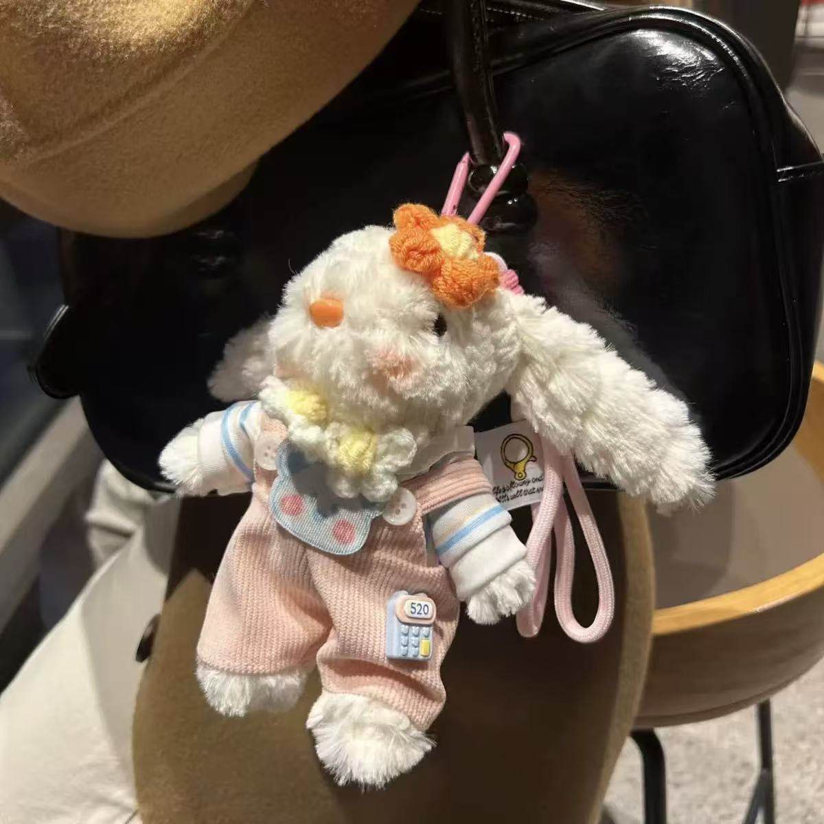 ピンクのストラップウサギ