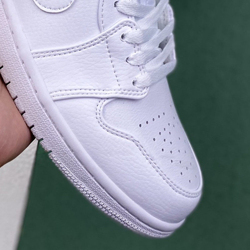 AJ1 ロートップ ピュアホワイト