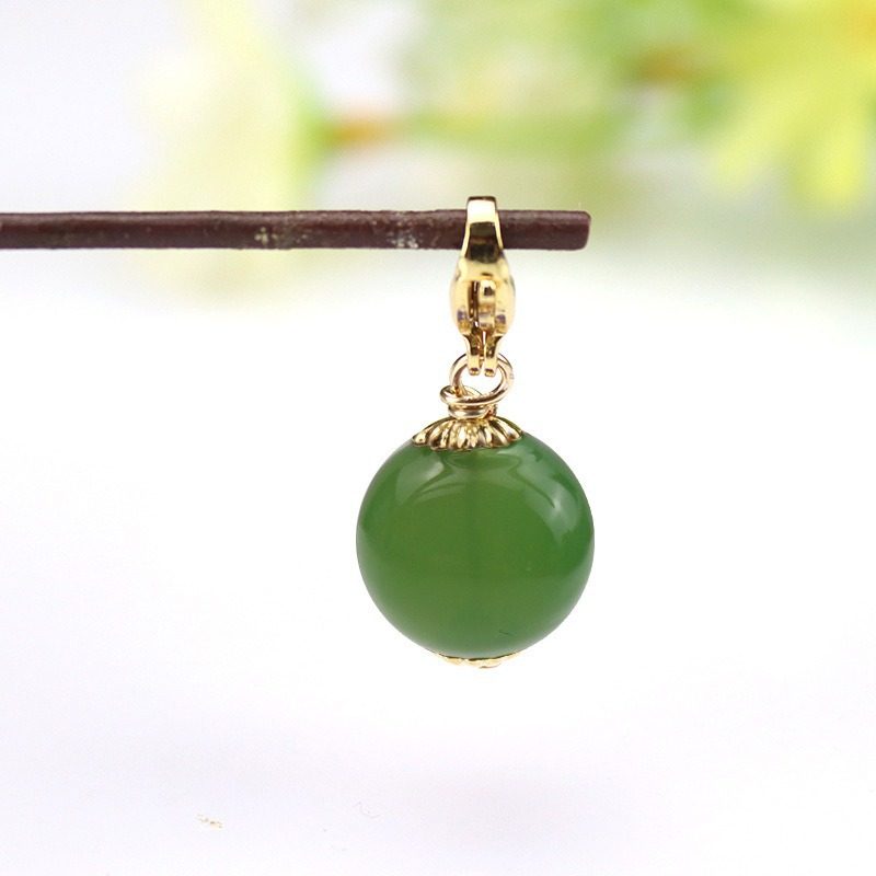 エメラルドグリーンの穴あきエッセンシャルオイルビーズペンダント（ロブスタークラスプ）