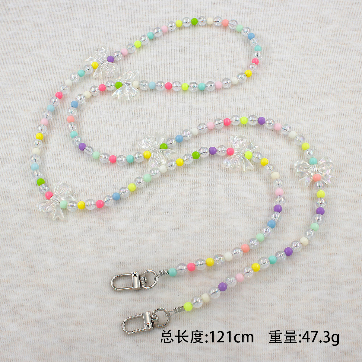 カラフルなビーズの透明なリボン