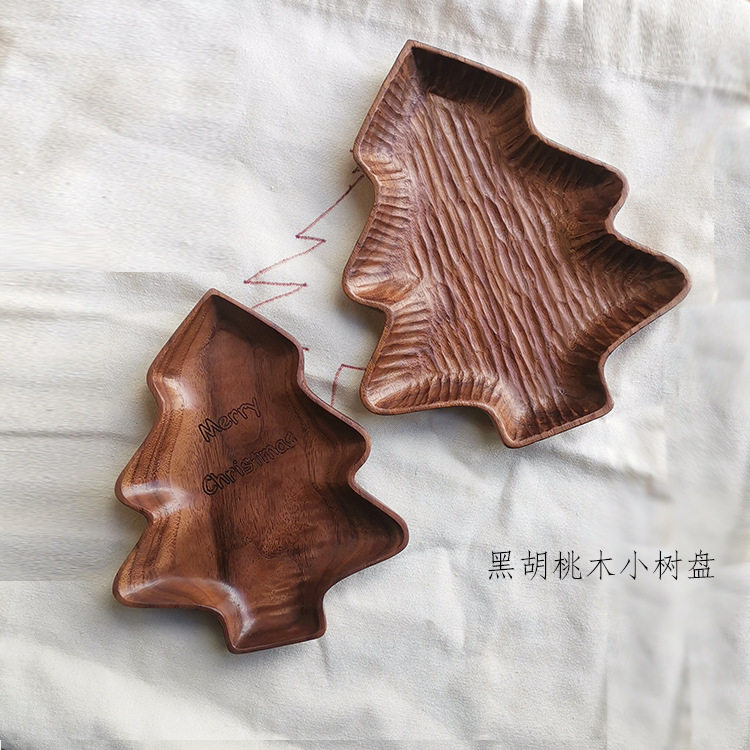 刻印された小さな木のプレート