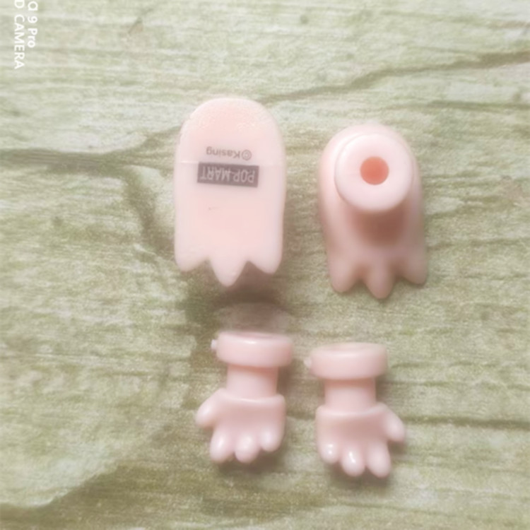 ラブブの手と足