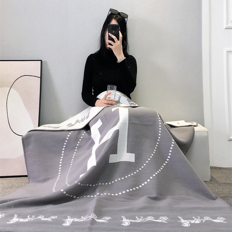 両端は馬の灰色